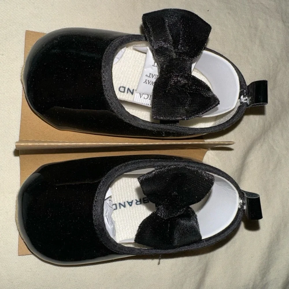 Lucky Brand infant girl 👶🏻 paten leather crib shoes NWT in box great gift 🎁